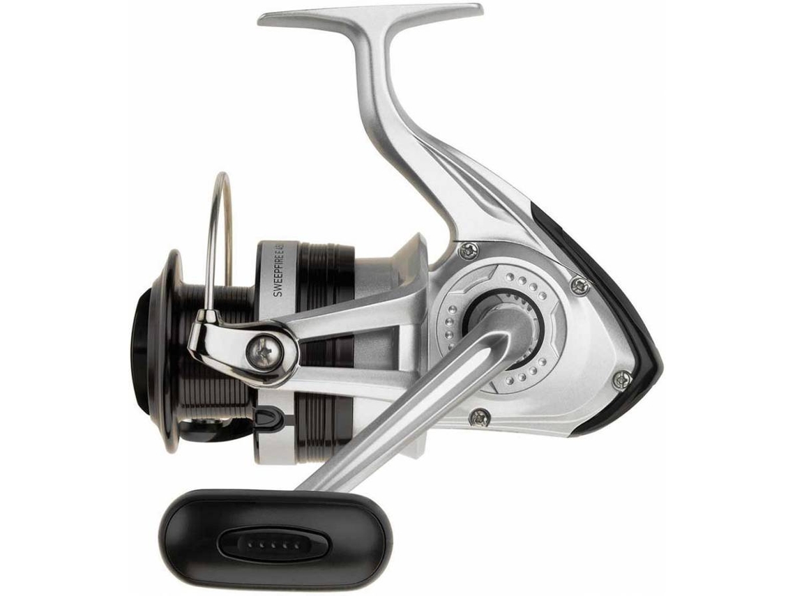 Carrete DAIWA Molinete Sweepfire E C Plata