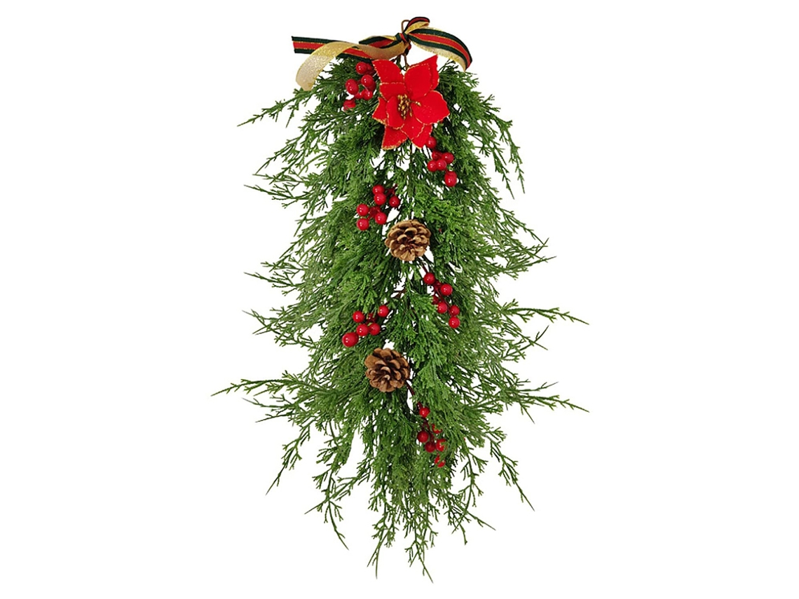 Corona Navideña Con Un Ramo De Ramas De Pino, Bayas Rojas Y Piñas Para La Puerta, La Chimenea Y Como Decoración.