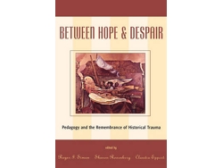 Libro Between Hope and Despair (Inglés)