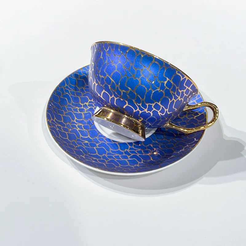 Taza de café de porcelana fina de estilo europeo con borde dorado y platillo. MDUG (azul, 220 ml).