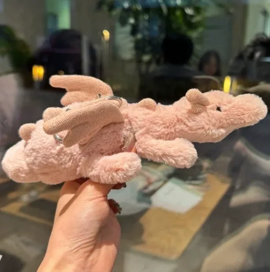 Llavero de peluche adorable, colgante de juguete suave. Decoración para bolsos. MDUG (Dragón Rosa)