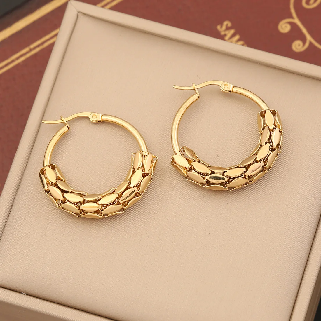 Pendientes De Aro De Acero Inoxidable En Tono Dorado, Sencillos Pendientes Redondos De Malla Para Mujer.