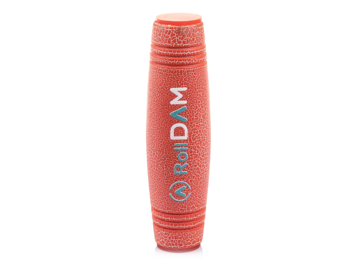 Rodillo de madera antiestrés Mokuru Roll Dam para mejorar la destreza y los reflejos. Hecho de madera corrugada.