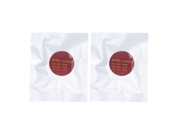2 pastilhas de aromaterapia para carro com folha de refil em formato circular.