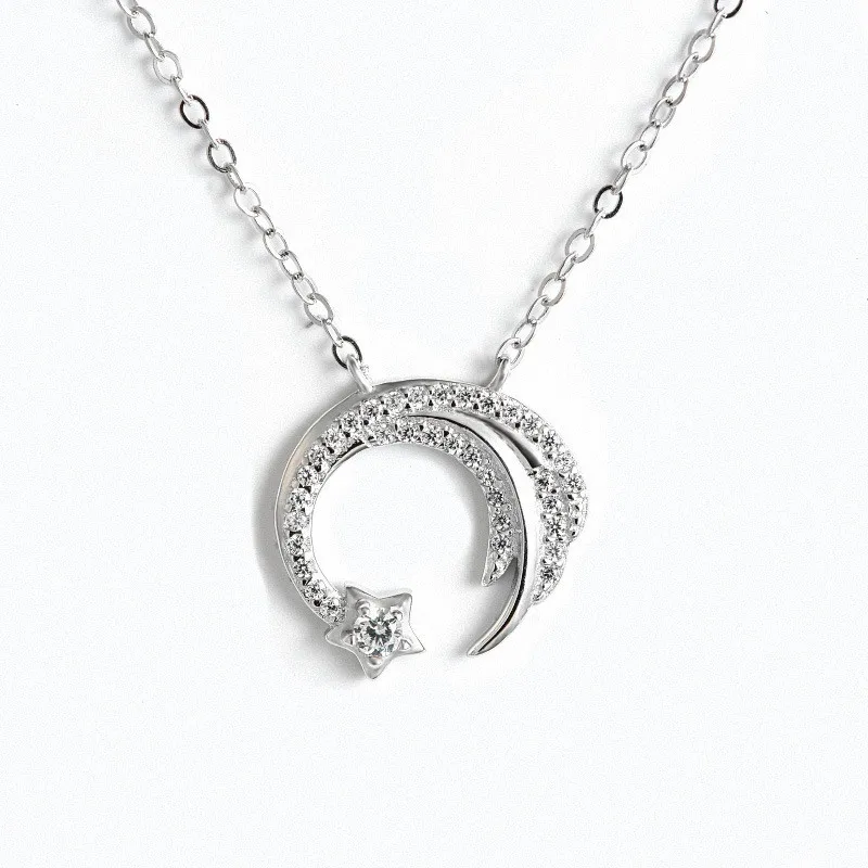 Elegante collar de mujer con colgante de circonita cúbica, bañado en plata. MDUG