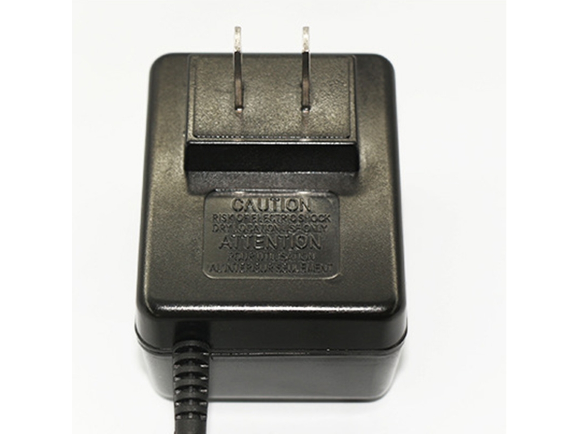 Adaptador de corriente (transformador lineal de 18 V CA y 500 mA)