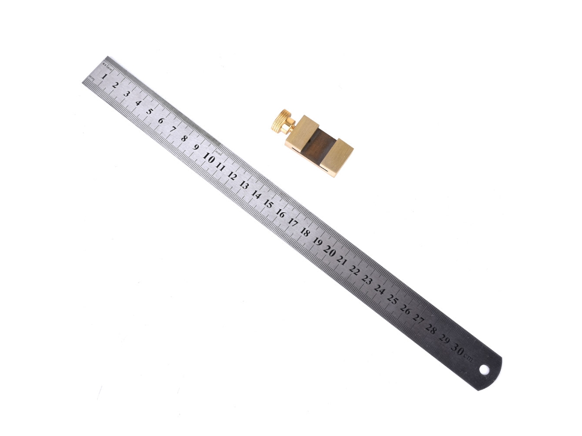 Regla de acero de 30 cm para herramientas de marcado en carpintería con bloque deslizante de latón.
