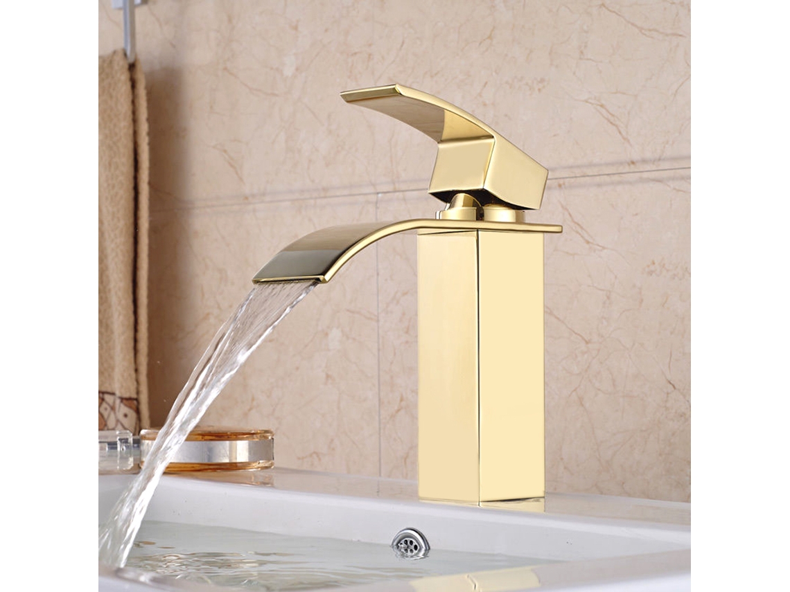 Grifo mezclador moderno de latón con caño cascada, acabado exclusivo para cocina y baño.