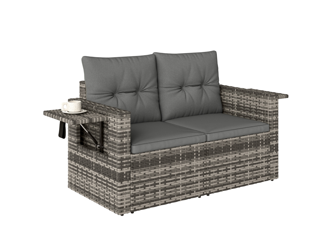 Sofá de mimbre gris claro de 2 plazas con cojines y bandeja lateral plegable.