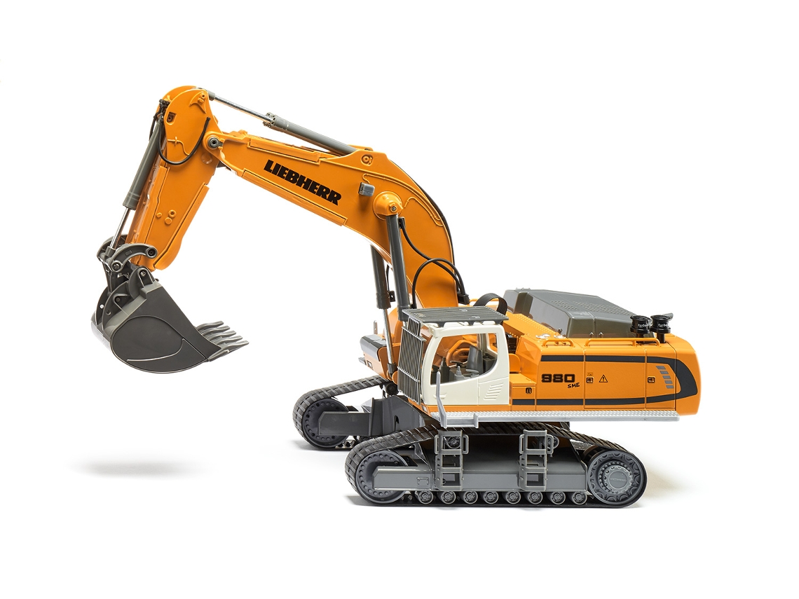 Modelo a escala de excavadora SIKU (3 anos)
