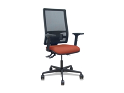 Silla de oficina Bormate con mecanismo asíncrono, tapizada en tela marrón y malla negra.