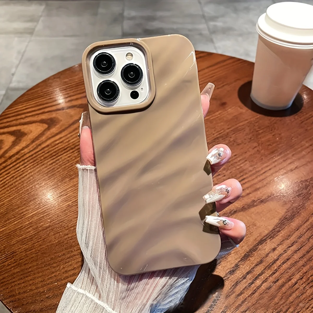 (iphone 13 Pro Marrón) Funda De Tpu Con Textura De Seda 6d Y Diseño Ondulado, Funda Protectora Suave A Prueba De Golpes.