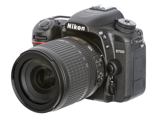 Kit Cámara Réflex NIKON D7500 + 18-105VR (20.9 MP - Sensor DX - ISO: 100 a 51200)