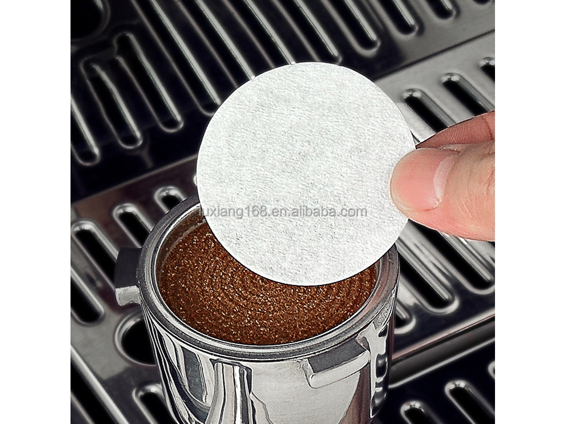 Paquete de herramientas de barista con 100 filtros de papel redondos para espresso y café artesanal.