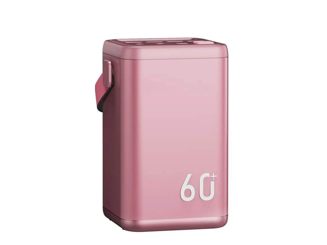 Batería portátil de 60000 mAh con 4 puertos USB y carga rápida.