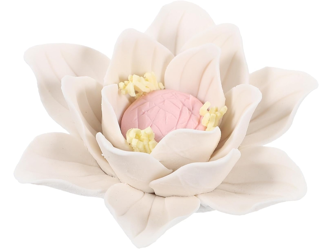 Diseño sencillo y moderno de decoración de pared en 3D, hecho de flores de cerámica blanca. Fácil de usar tanto en salas de estar como en otras áreas. GOKOCO