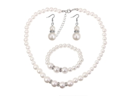Conjunto de joyas de 2026 con collar, pulseras y pendientes elaborados con perlas y cristales, ideal para bodas y regalos.