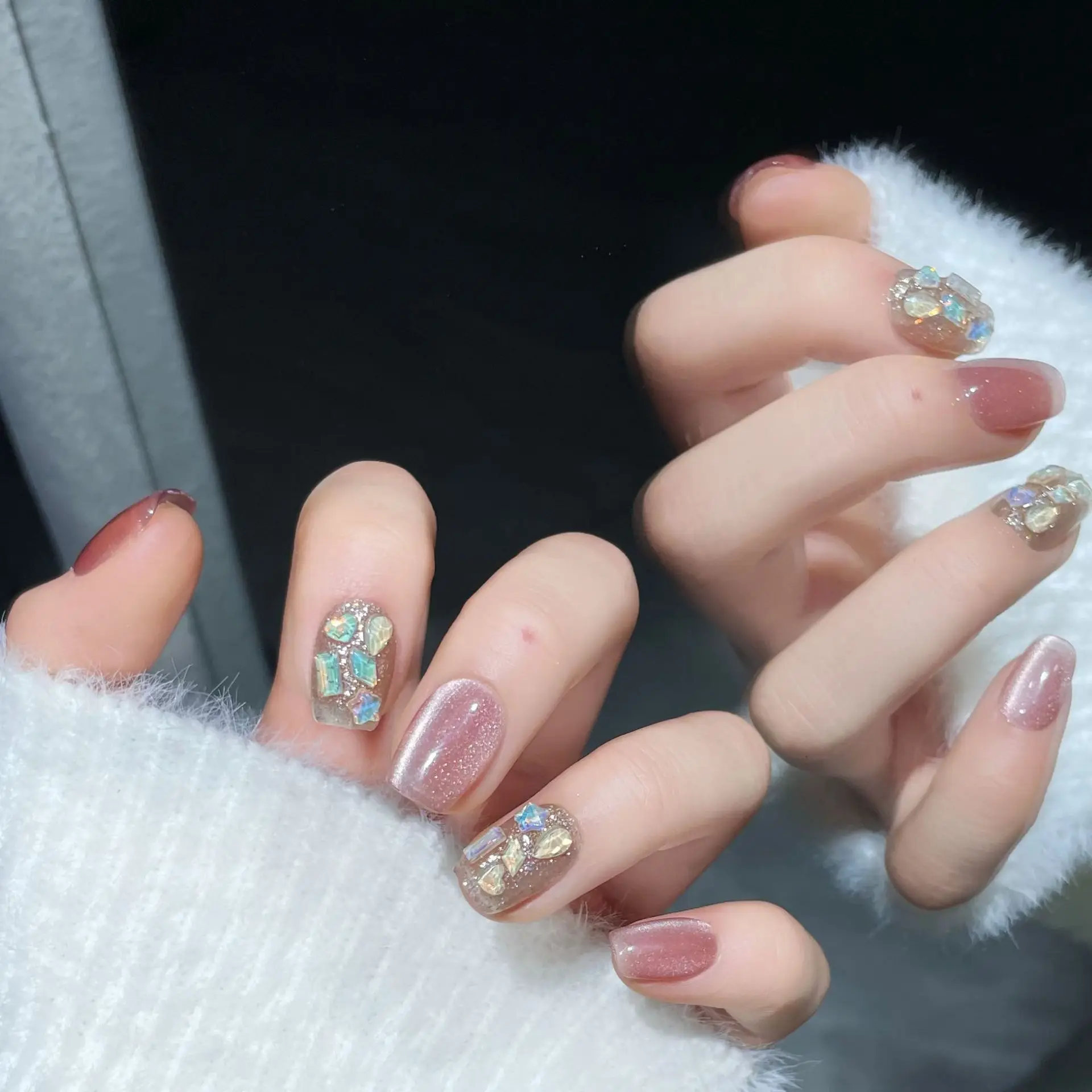 (1345-l) Paquete De 10 Pegatinas Para Uñas Aplicadas A Mano.