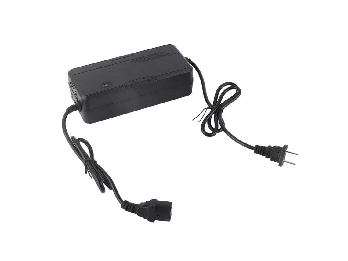 Cargador De Baterías De Litio De 54,6 V Y 2 A Para Bicicletas Y Motocicletas Eléctricas Con Función De Carga Rápida.