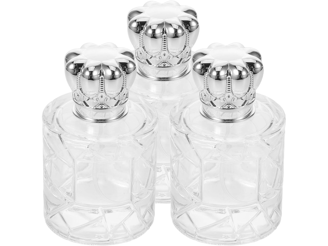 Juego de 3 botellas de vidrio transparente vacías y rellenables con pulverizador para cosméticos y productos de cuidado personal.