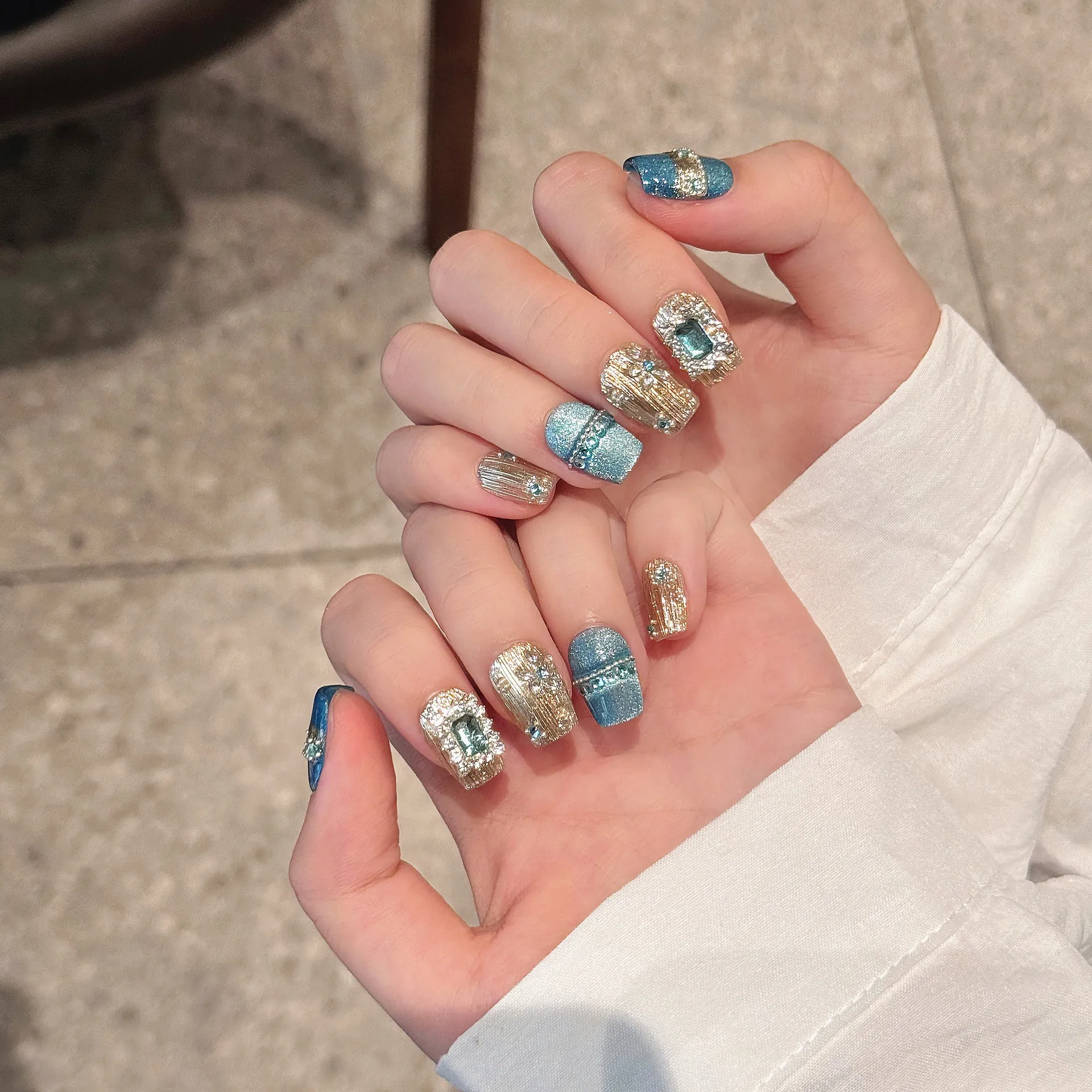 (2058-xs) Paquete De 10 Uñas Postizas Cortas Con Purpurina Para Una Cobertura Total.