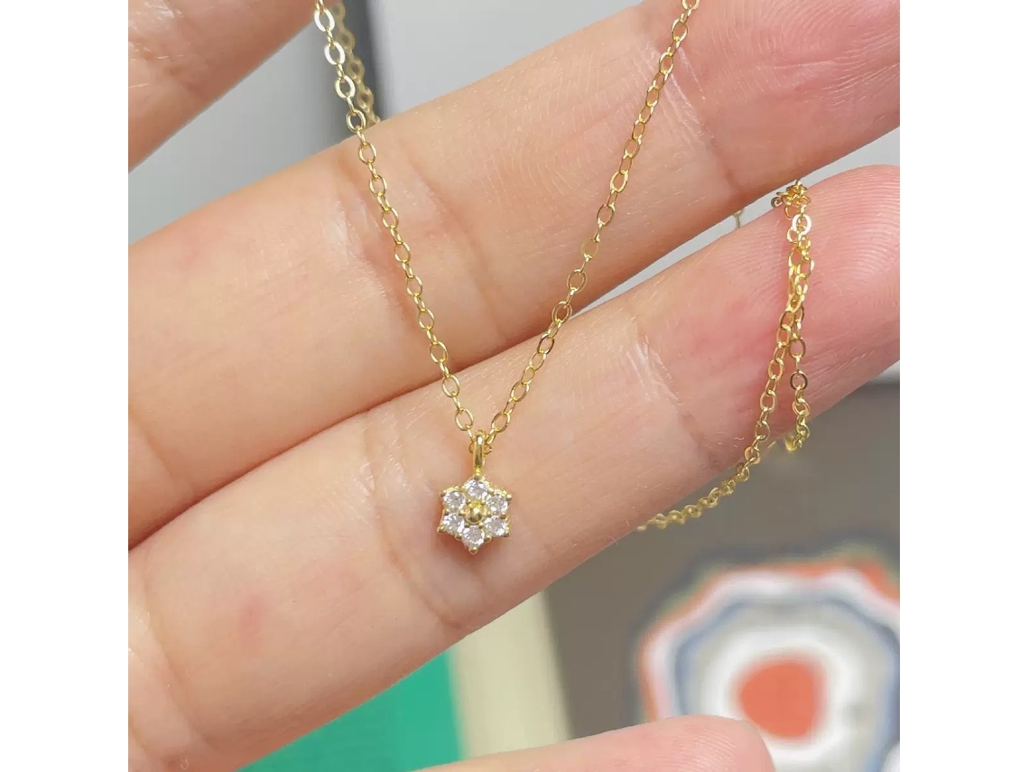 Colgante De Flor (dorado) En Plata De Ley 925, Un Collar Versátil Con Un Estilo Fresco, Elegante Y Sofisticado.