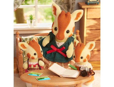 Muñeca EPOCH Sylvanian Families Familia Jirafa (+3 años)