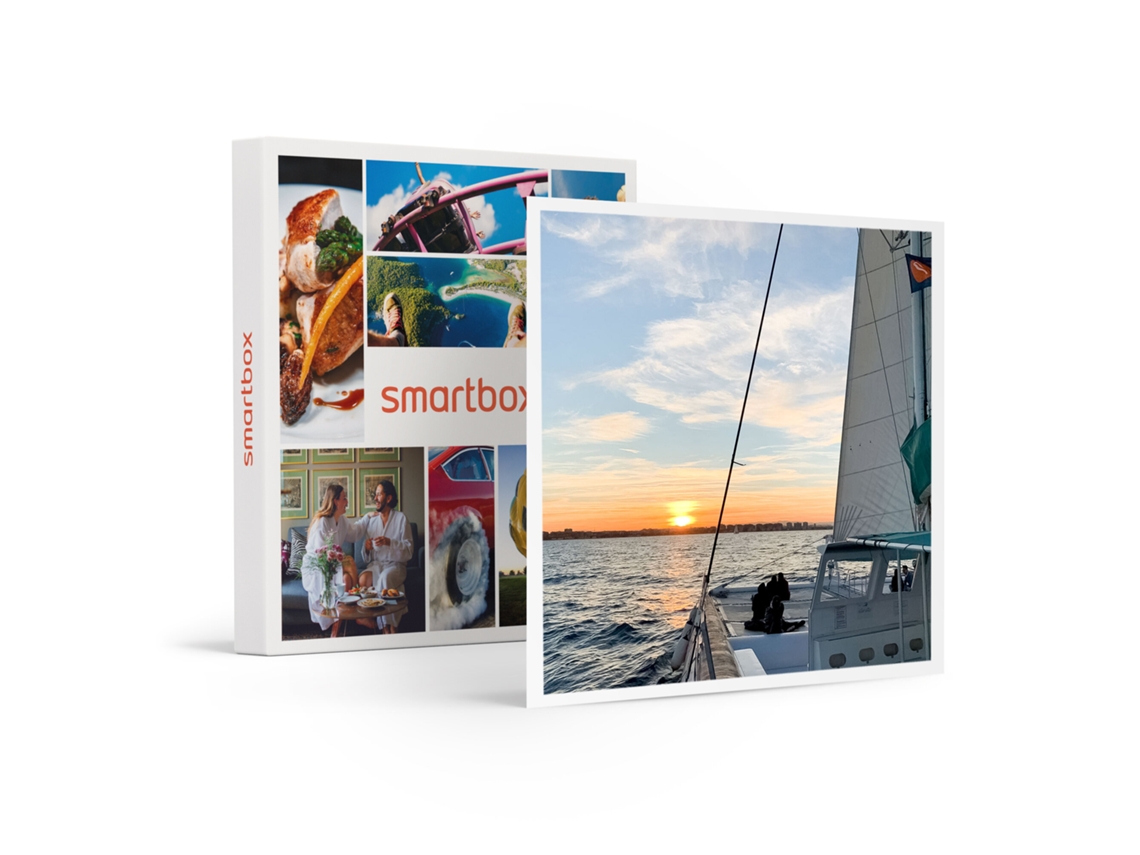 Caja Regalo SMARTBOX Aventura en el mar: paseo en catamarán en el atardecer para 2 adultos y 2 niños