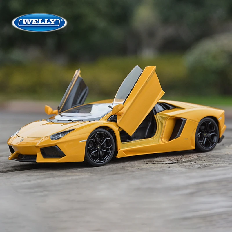 (amarelo) Miniatura De Carro De Corrida Em Liga Metálica Na Escala 1:24 Para Decoração.