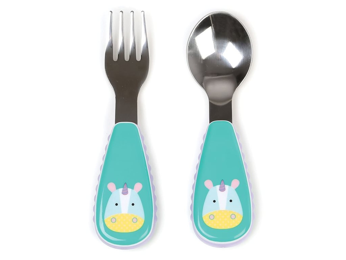 Kids Party Evolution, silicona curada con platino para mayor seguridad, utensilios de acero inoxidable con diseño de fácil agarre, que empoderan a los comensales.