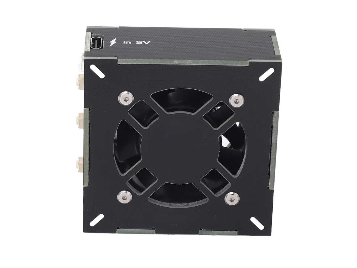 Extractor de humos de soldadura UV con rápida disipación de calor.