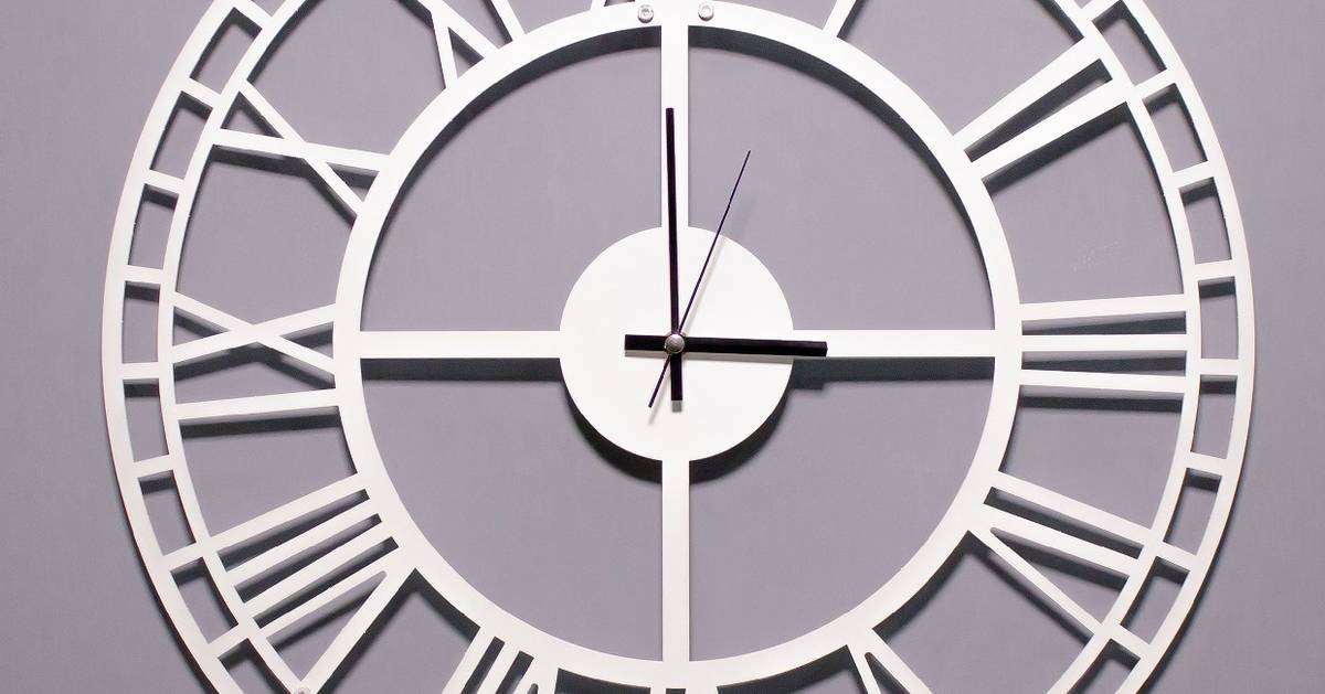 Reloj Pared Homemania metal blanco 50 x 015 cm desde la estante almacenamiento libros salon 0.15