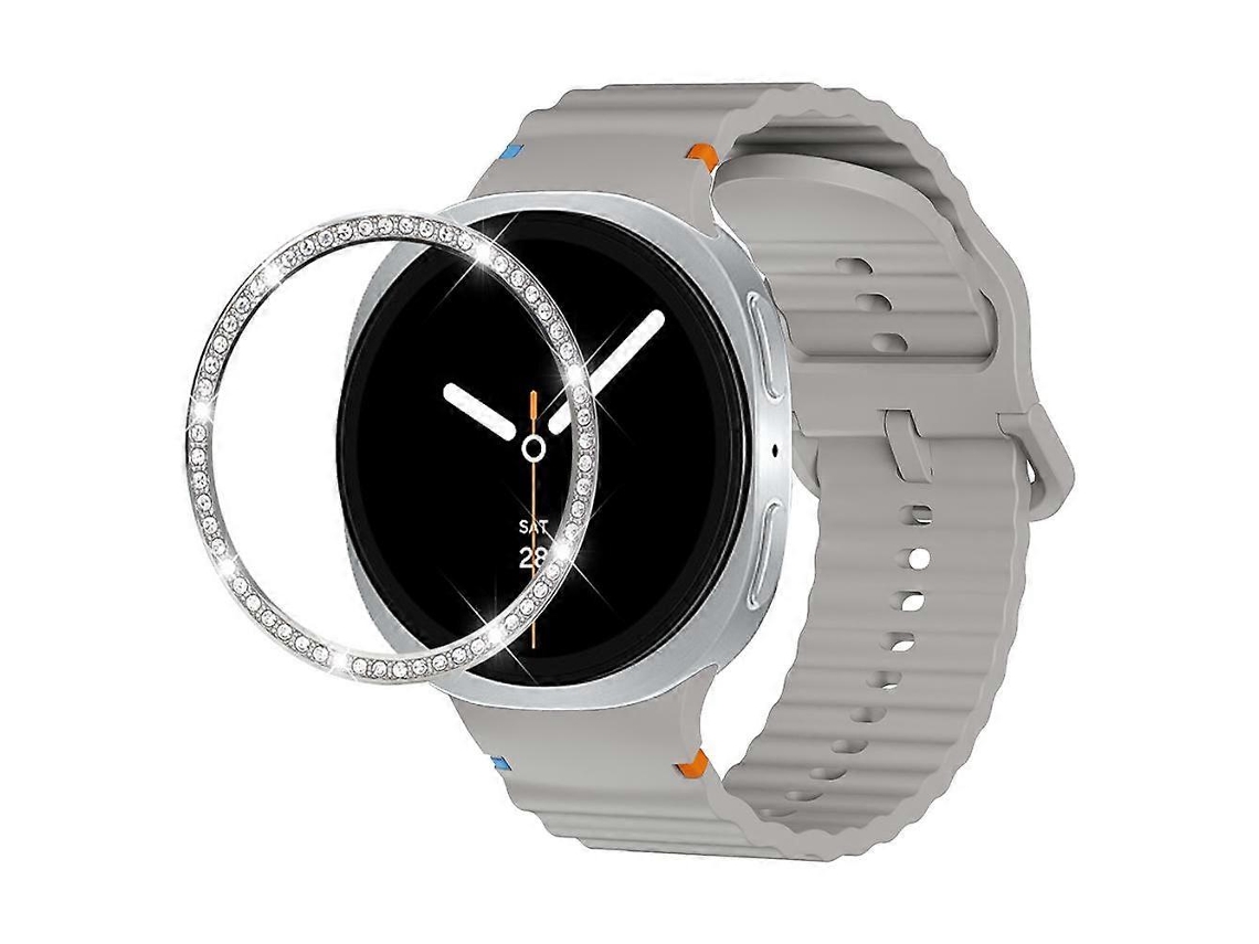 Pulsera de silicona con engaste de diamantes y hebilla con costuras onduladas.