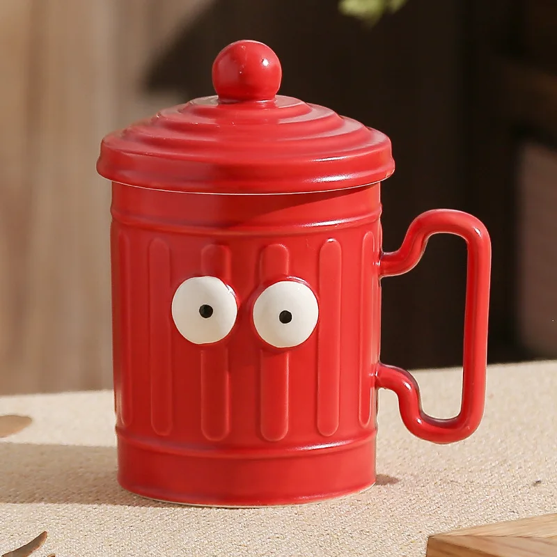 Taza De Cerámica Con Tapa Fun Expression Con Diseño De Contenedor De Reciclaje (roja, 470 Ml).