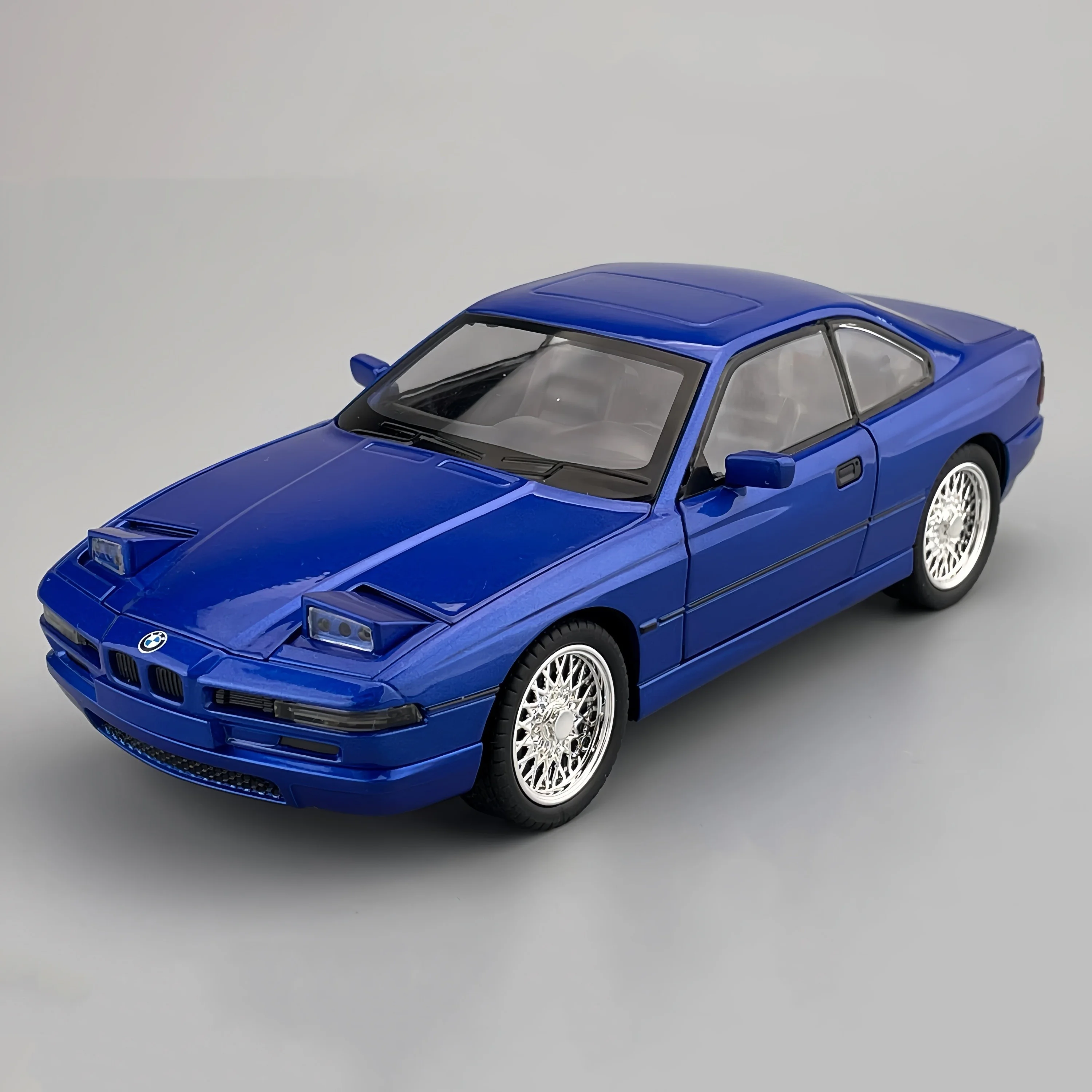 (azul) Modelo De Carro De Brinquedo Em Liga Metálica Fundida Na Escala 1:24 Com Função De Fricção Com Som E Luz.