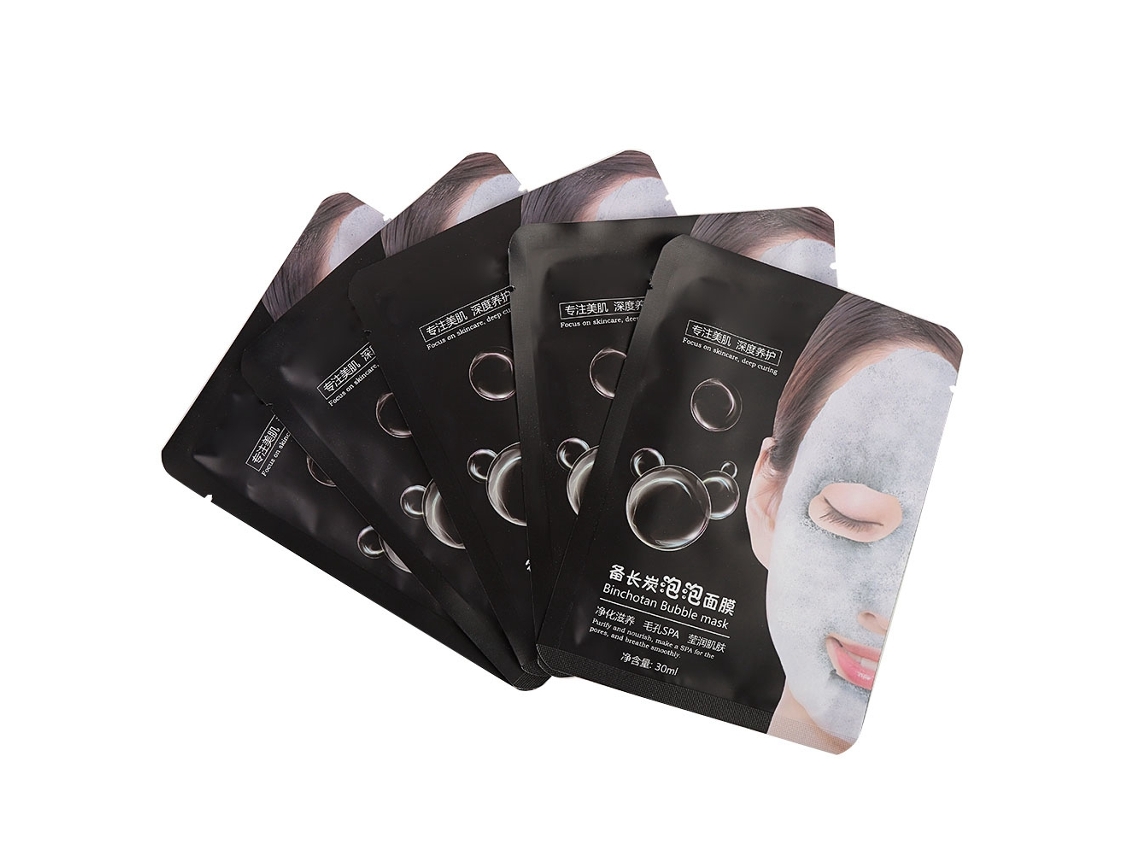 Mascarilla facial negra para hidratar y eliminar puntos negros