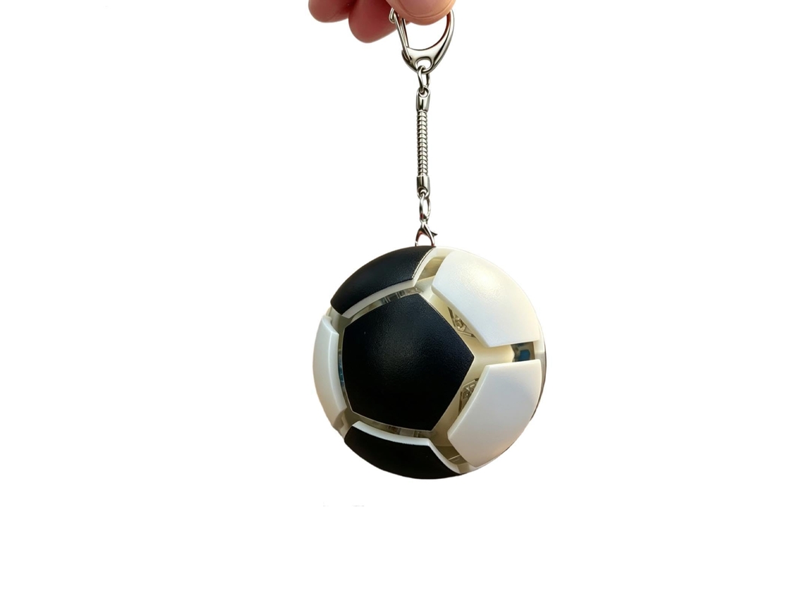 Juguete antiestrés con forma de balón de fútbol, práctico llavero para la oficina, la escuela, el hogar y los viajes.