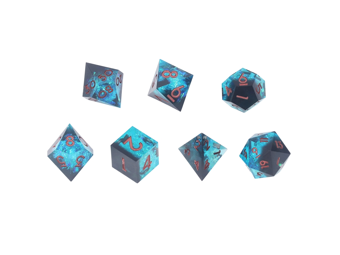 Dados de resina Mali 7 con puntos poliédricos para juegos de rol y de mesa con números claros.