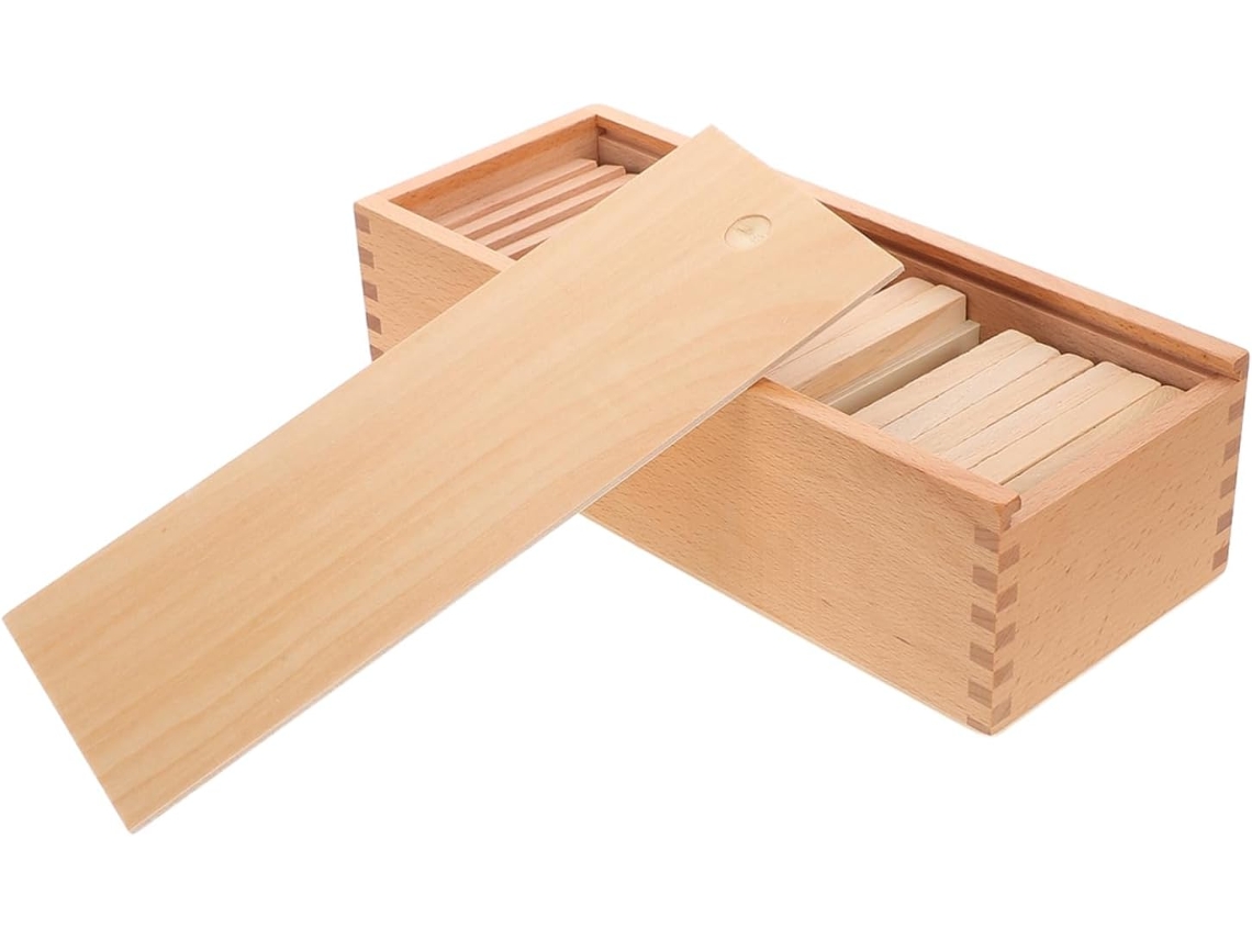 Juguete sonoro Montessori para niños con cilindros auditivos.