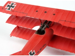 Construcción REVELL Fokker DR. 1 Triplane (Edad Mínima: 10 - 37 Piezas)