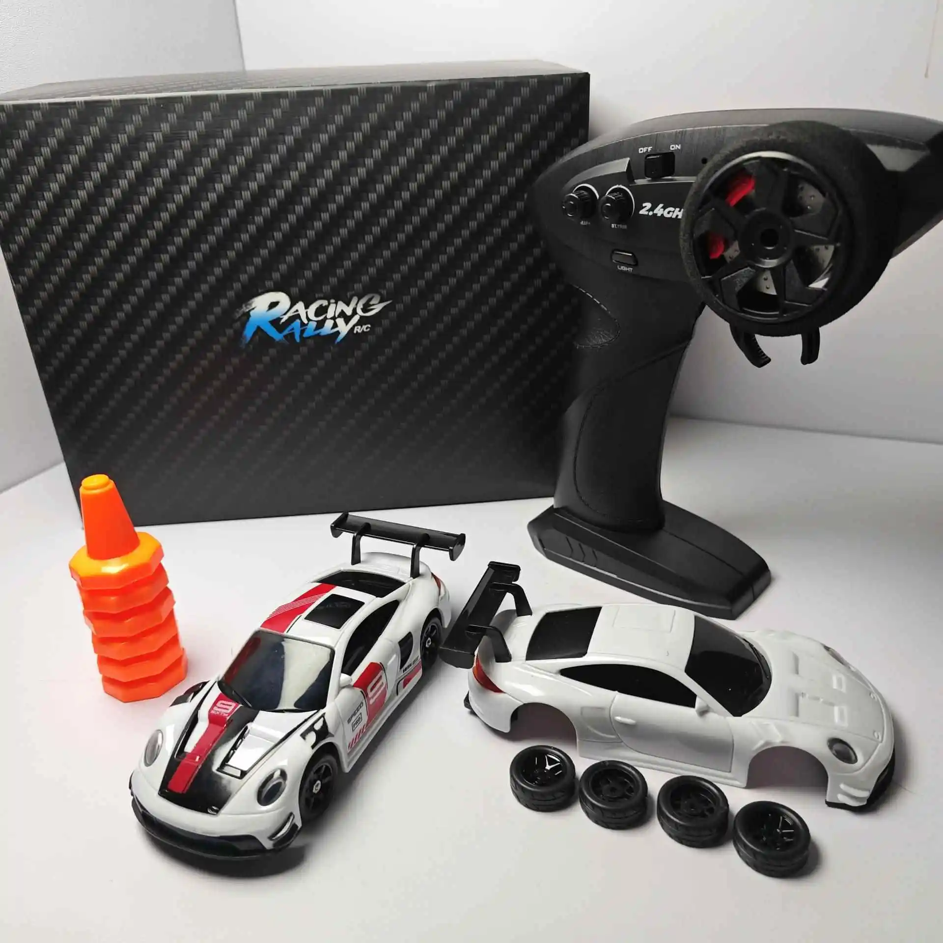 Coche Teledirigido De Drift, Equipado Con Giroscopio Esp, Control Proporcional Completo, Tracción A Las Cuatro Ruedas Y Carrocería Metálica.