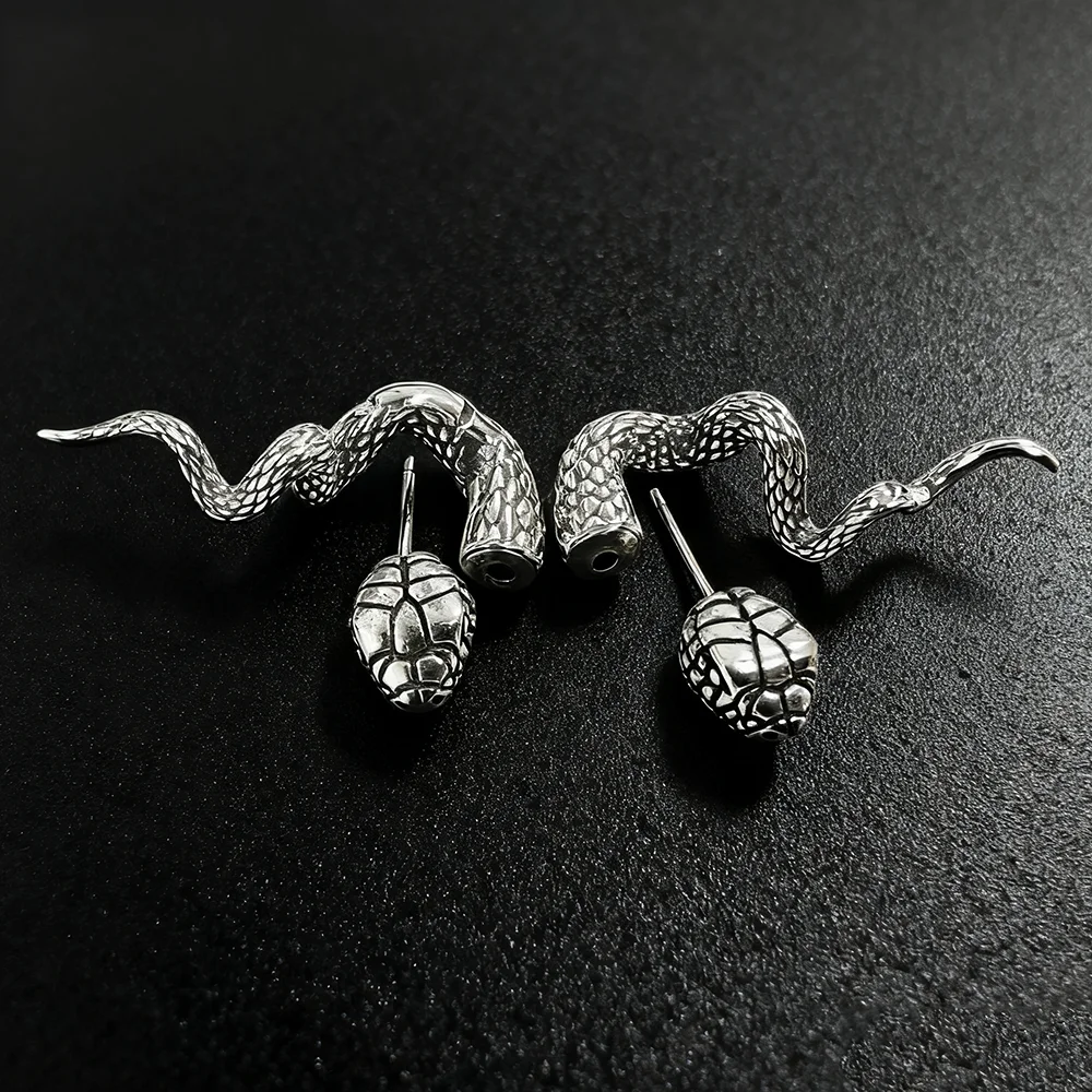 Pendientes retro con forma de serpiente, estilo gótico punk, con cierre a presión que se ajusta alrededor de la oreja. MDUG