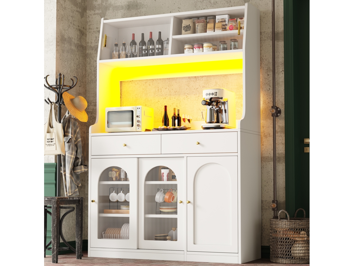 Muebles de cocina, muebles altos, vitrinas, aparadores con estantes regulables, muebles de comedor con dos cajones.