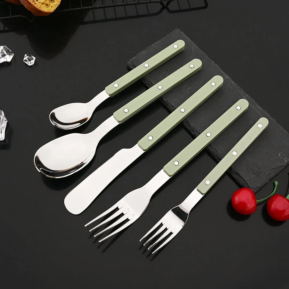 Cubiertos con mangos y remaches de acrílico, tenedor, cuchillo y cuchara de acero inoxidable. MDUG (verde, juego de 5 piezas).