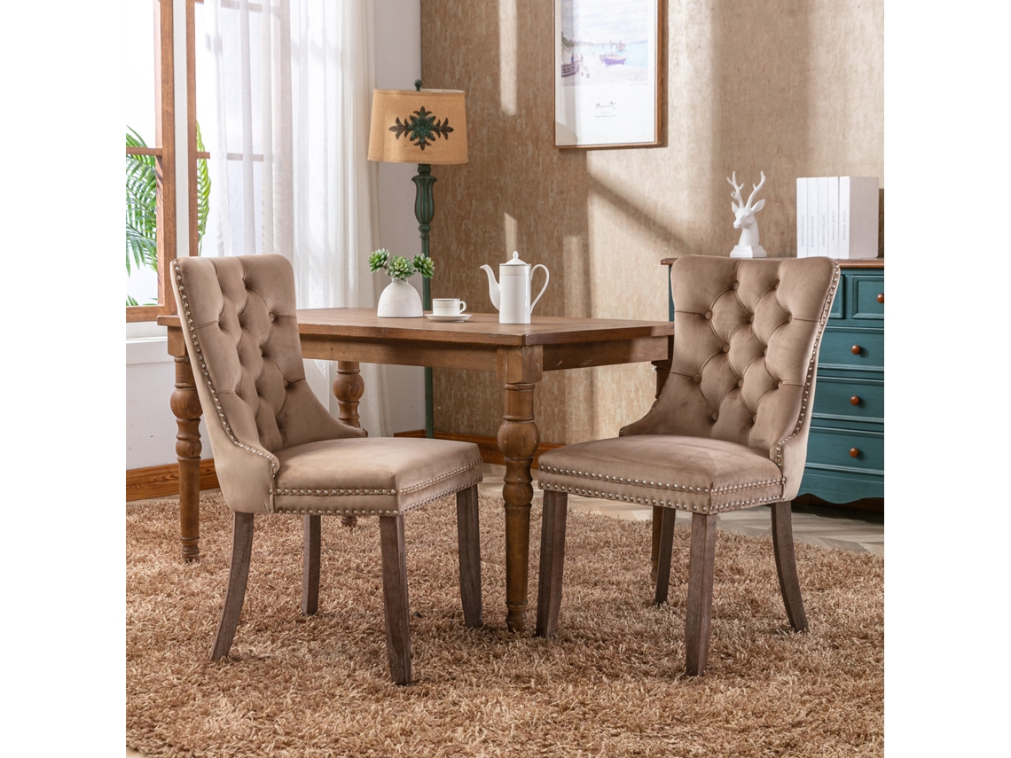 Juego de 2 sillas de comedor tapizadas en terciopelo con patas de madera y detalles tachonados, color caqui, De2001kk