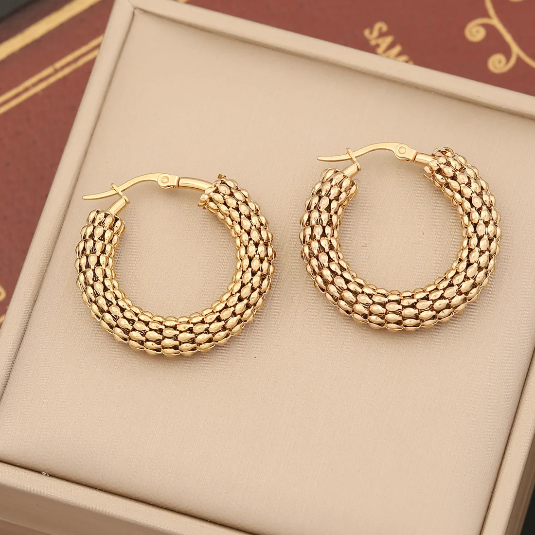 Pendientes De Aro De Acero Inoxidable En Tono Dorado, Sencillos Pendientes Redondos De Malla Para Mujer.