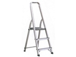 Escalera aluminio 3 peldaños hogar en131