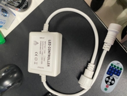 Controlador de luz LED 2026 con control remoto inalámbrico, velocidad, brillo y efectos ajustables, y un temporizador de 5 a 60 minutos.