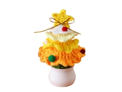 Pequeño Árbol De Navidad Amarillo De Ganchillo Para La Decoración Del Hogar Y La Tienda.