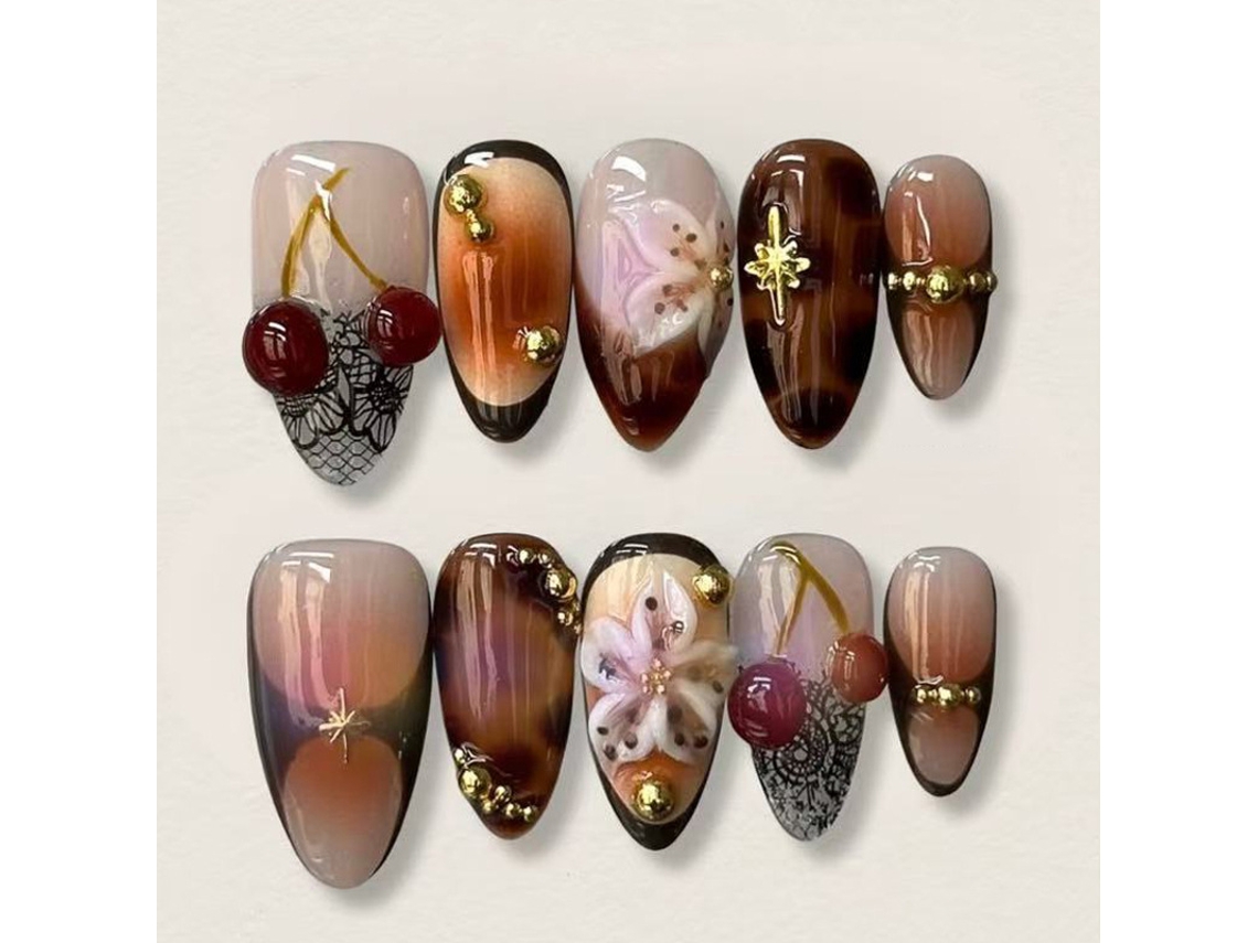 Nageldesign en colaboración con Kirschblülin-strassliinen, 24 Horas, Fertiges Françaises Mandel-nageldesign.